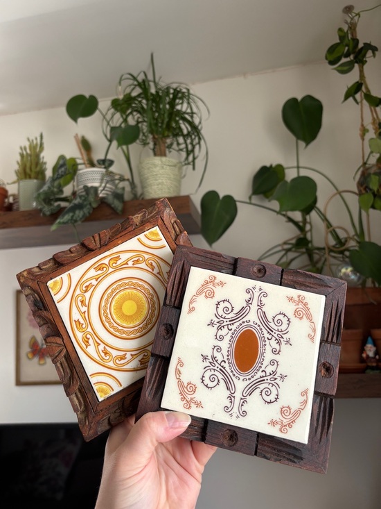 Vintage Other - EUC Vintage 70s Set of 2 Mexican Dal Tile Ceramic Wooden Framed Trivets Coasters